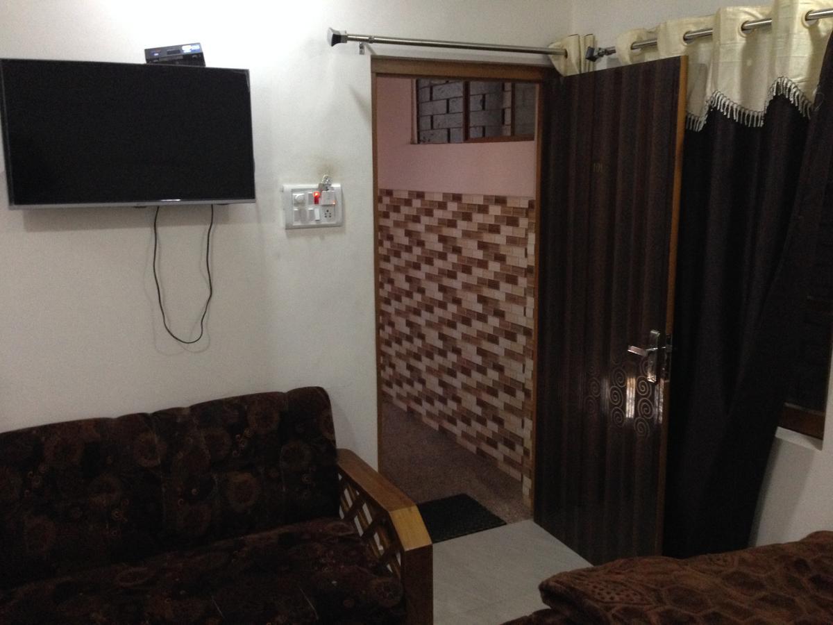Hotel H M International - Varanasi — Photos 3
