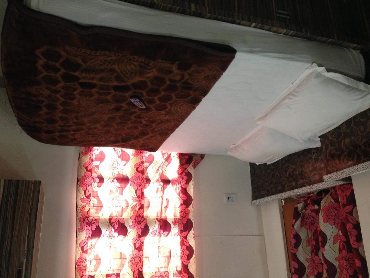 Hotel H M International - Varanasi, Varanasi